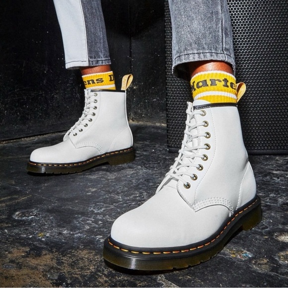 Dr. Martens 1460 Smooth Leather Lace up Boots Ladies Size 6 NWT NEW Combat Punk - Picture 16 of 16